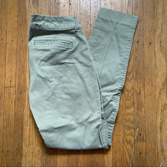 Old Navy Pants - Old Navy Pixie olive ankle pants, size 0 regular, fair condition